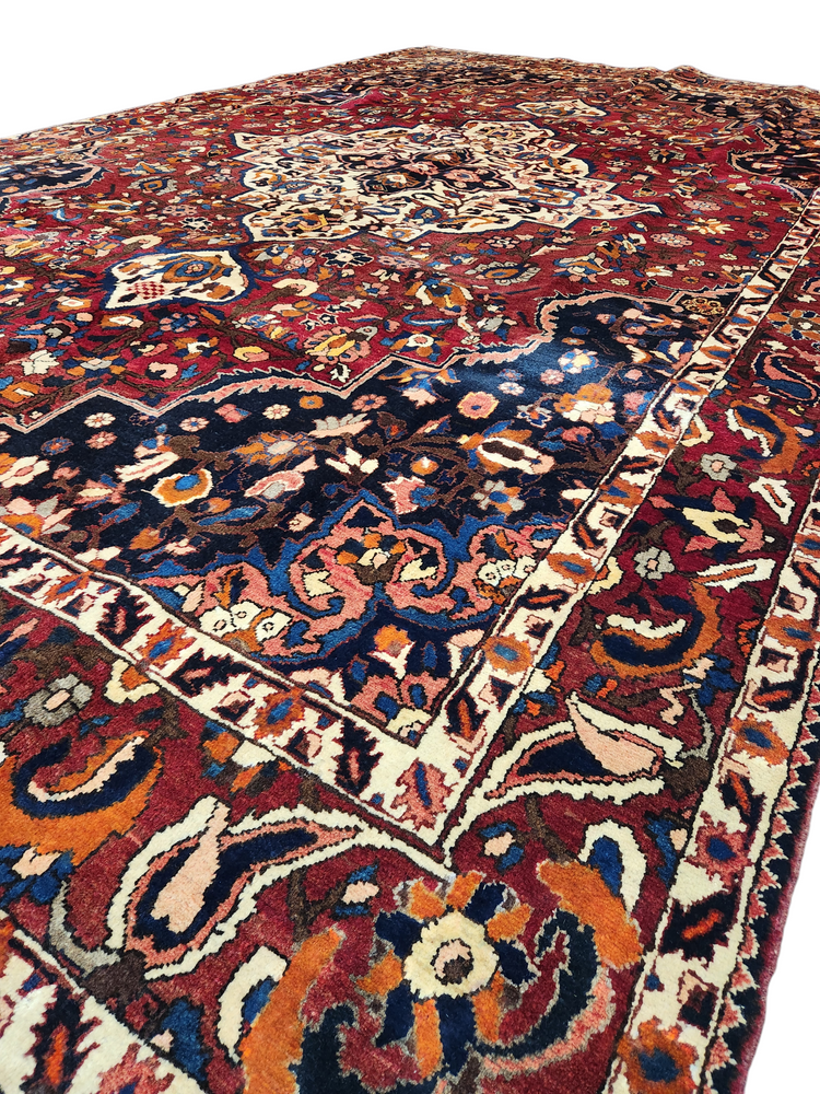 Persian Bakhtiar Rug 310×215 cm