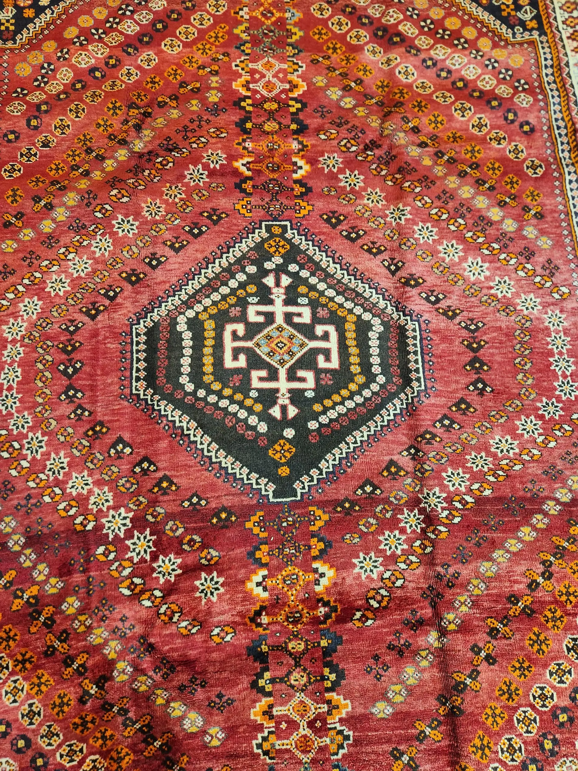 Shiraz Persian Rug - image 4